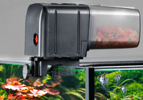 Aquarium Distributeur Automatique pour Poisson Réglable Multifonctionnel  Fish Guppy Distributeur de Nourriture Mangeoire Accessoire avec Ecran LCD  pour Les Vacances